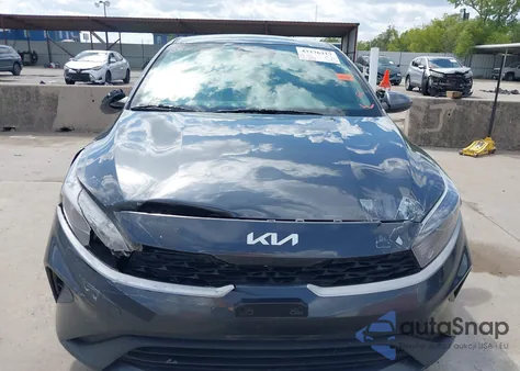 2024 Kia Forte Lxs z USA, uszkodzony, nr VIN 3KPF24AD3RE742104